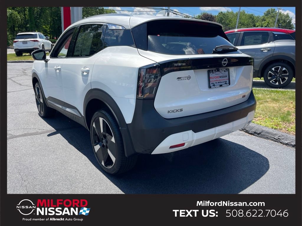 Certified 2025 Nissan Kicks SR FWD image 3