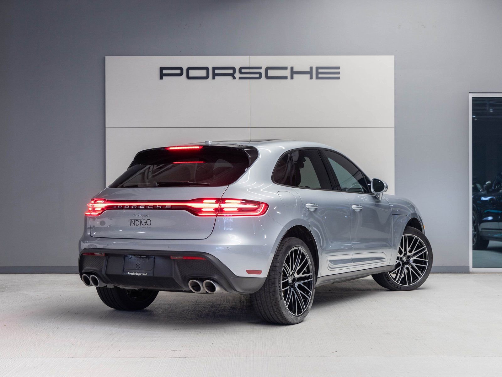 Certified 2025 Porsche Macan image 7