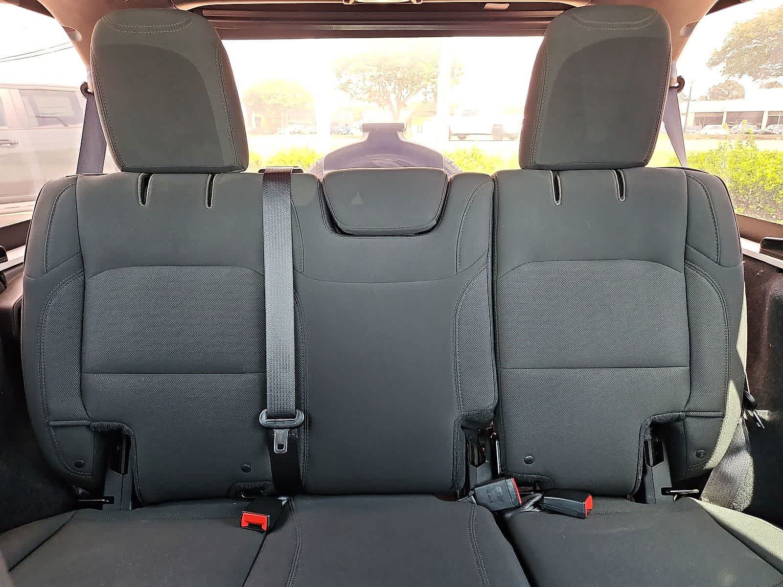 Used 2018 Jeep Wrangler Unlimited Sahara AWD/4WD image 14