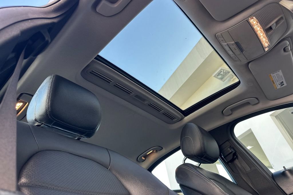 Used 2019 Mercedes-Benz C 300 Sedan image 16