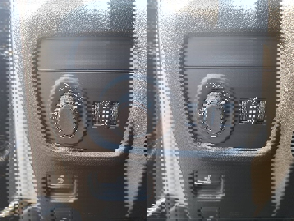 New 2025 Jeep Grand Cherokee Altitude image 25