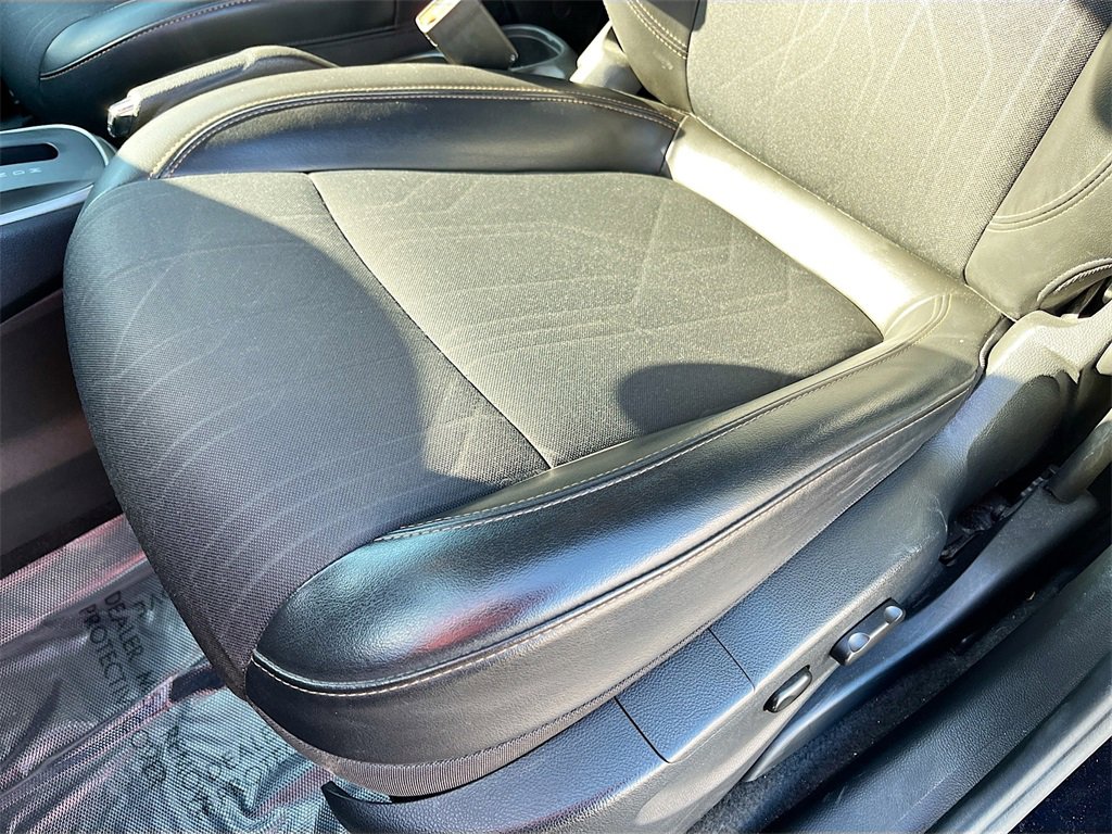 Used 2022 Chevrolet Trax LT w/ LT Convenience Package image 18