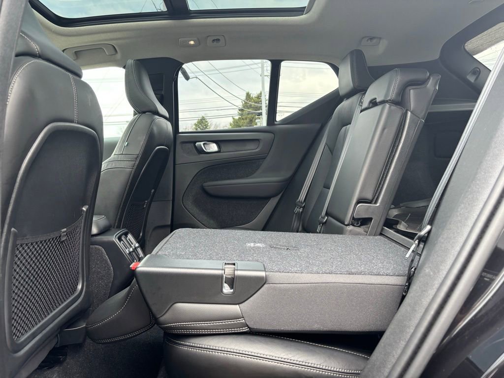 Used 2024 Volvo XC40 B5 Core image 19