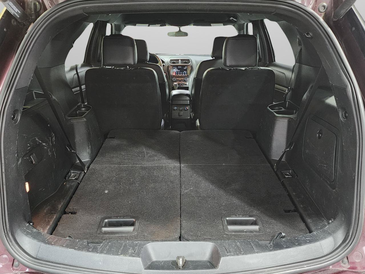Used 2018 Ford Explorer XLT w/ Equipment Group 202A AWD/4WD image 36