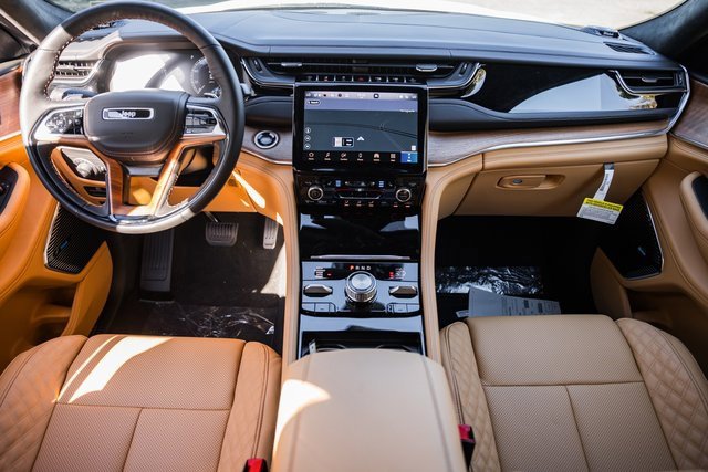 New 2025 Jeep Grand Cherokee Summit image 22