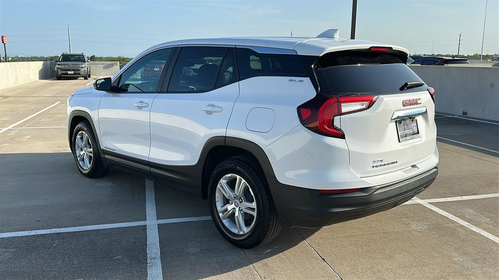 Used 2024 GMC Terrain SLE FWD image 10