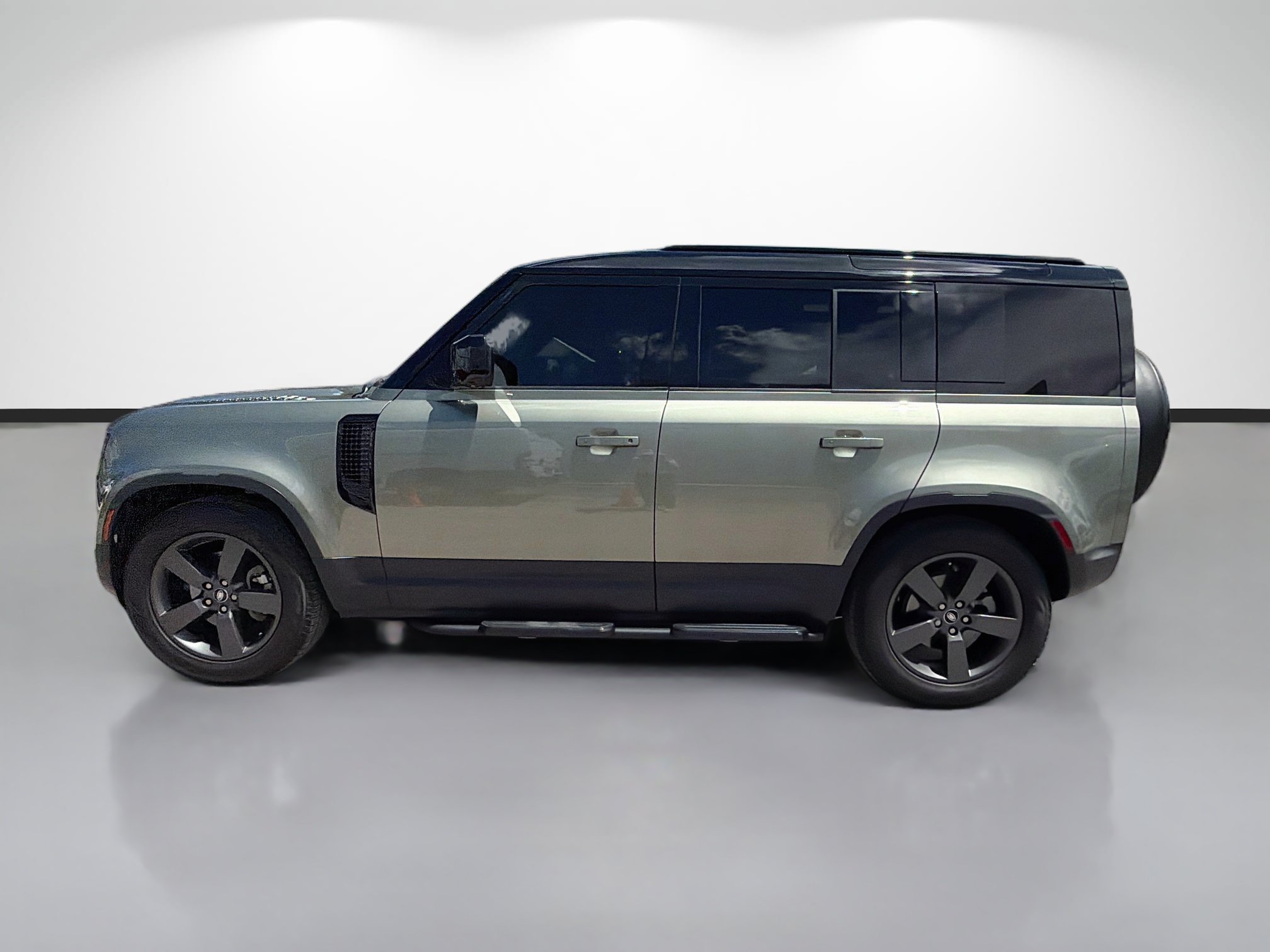 Used 2025 Land Rover Defender 110 S AWD/4WD image 2