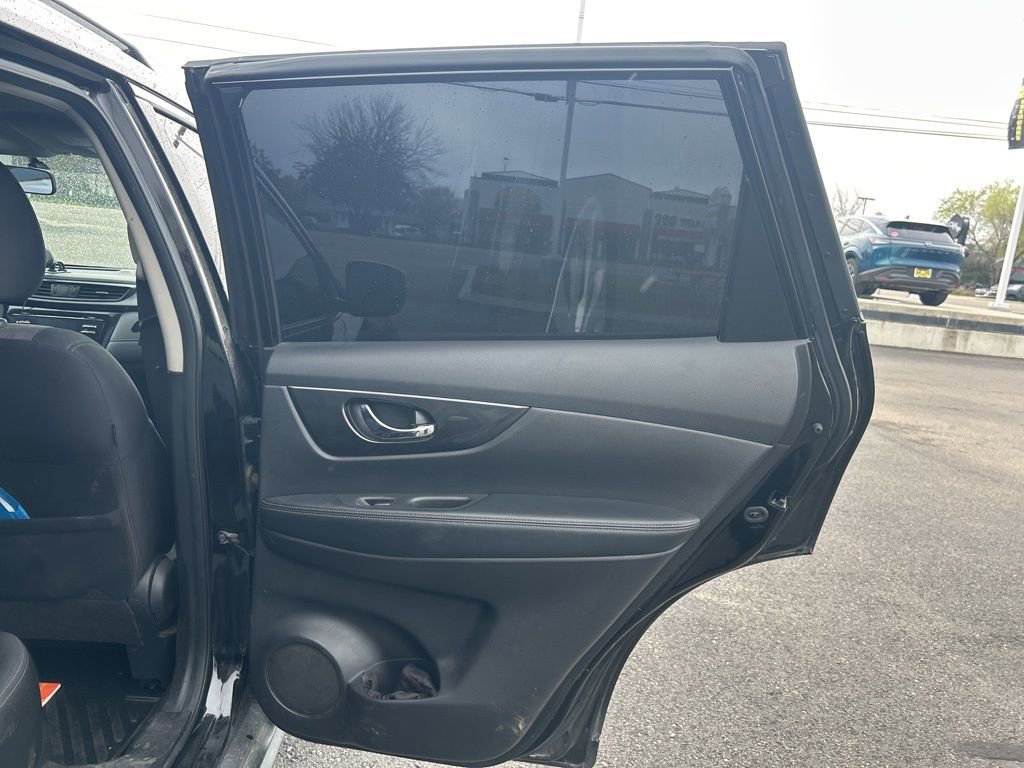 Used 2017 Nissan Rogue S w/ S Appearance Package image 15