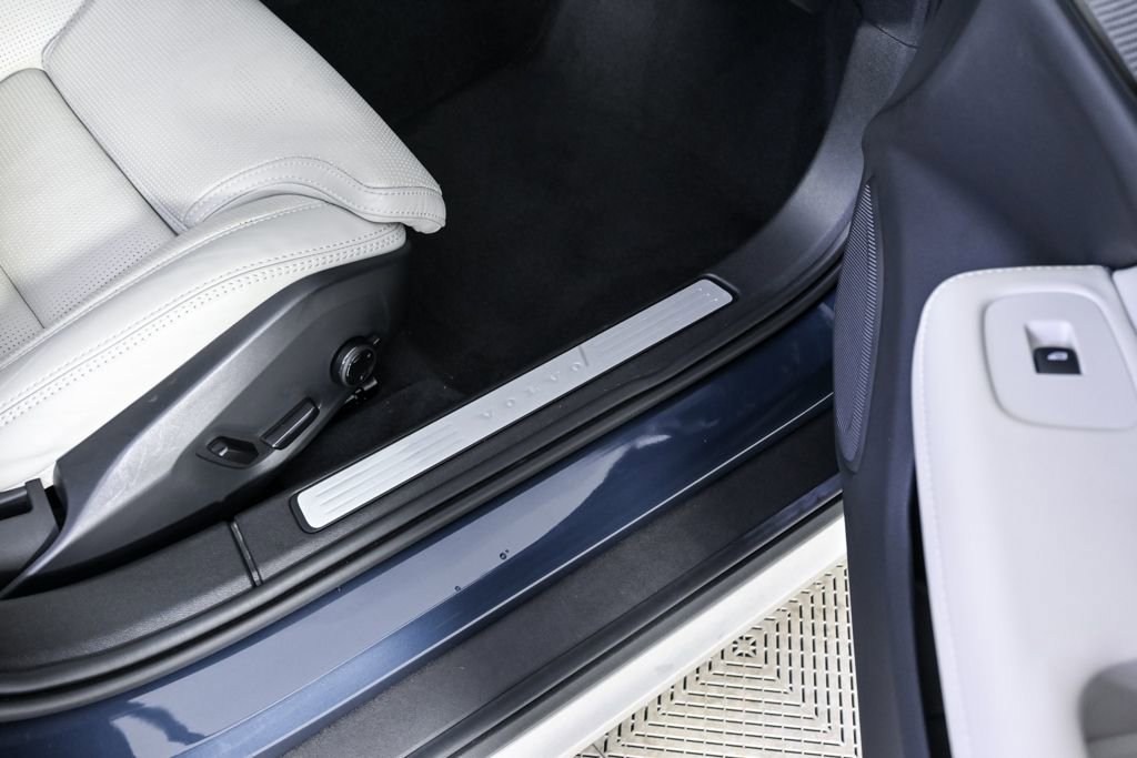 Used 2025 Volvo V60 B5 Cross Country Ultra image 26