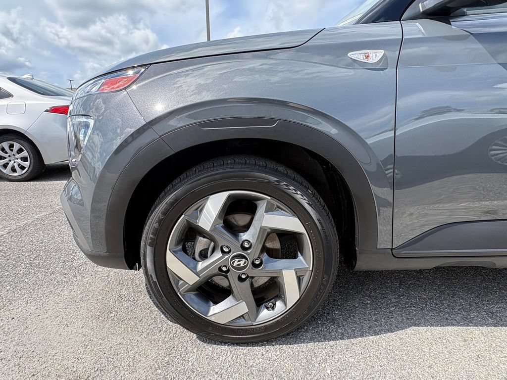 Used 2025 Hyundai Venue SEL FWD image 25