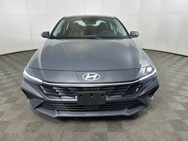 Used 2025 Hyundai Elantra Limited image 8