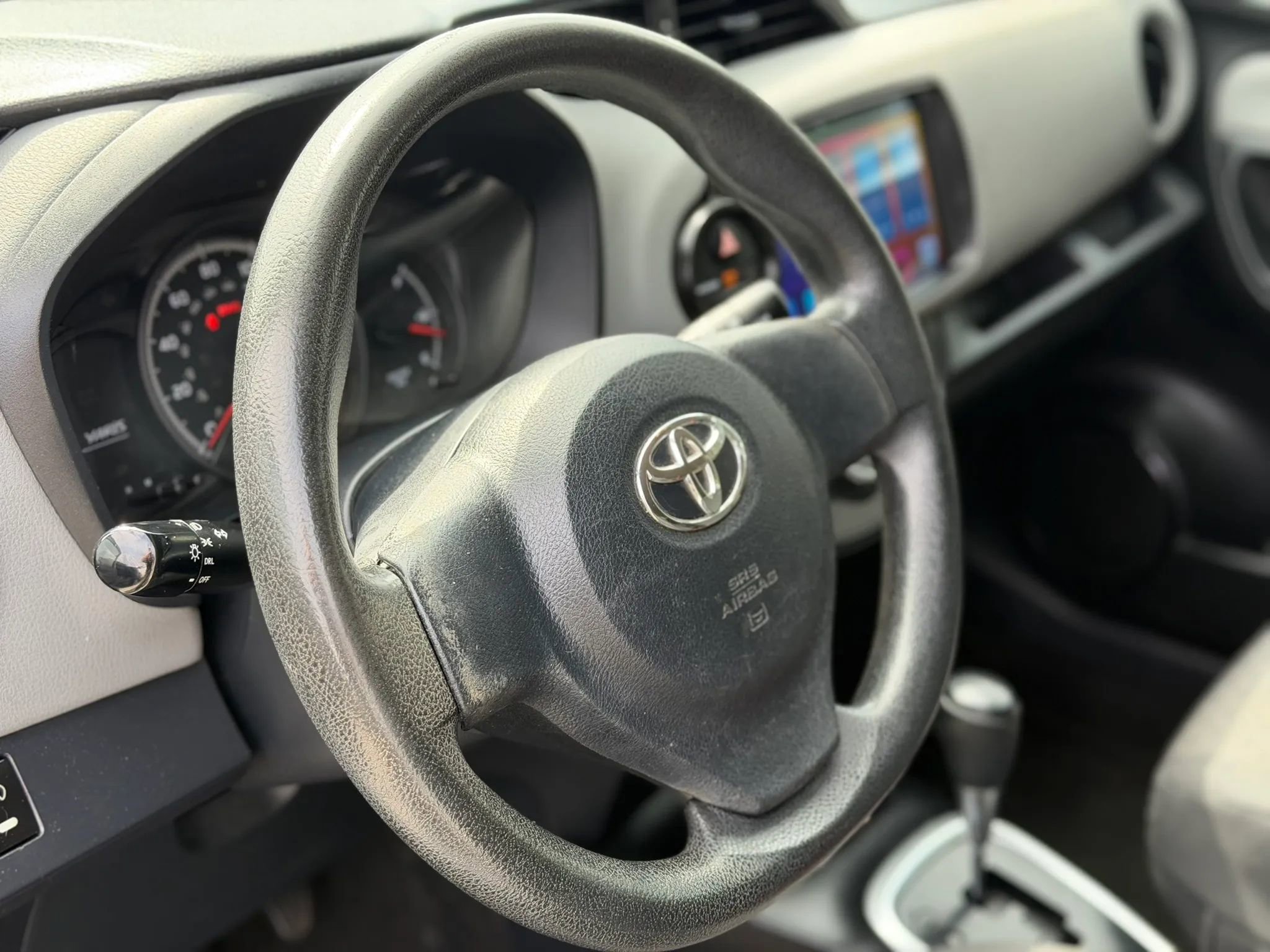 Used 2016 Toyota Yaris L FWD image 10