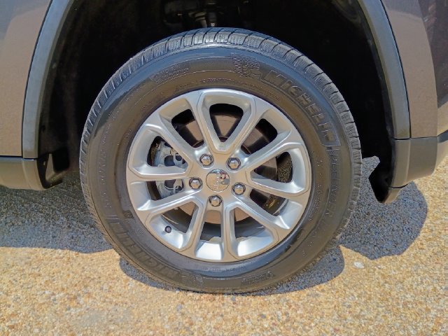 Used 2015 Jeep Grand Cherokee Laredo w/ Quick Order Package 23E RWD image 17