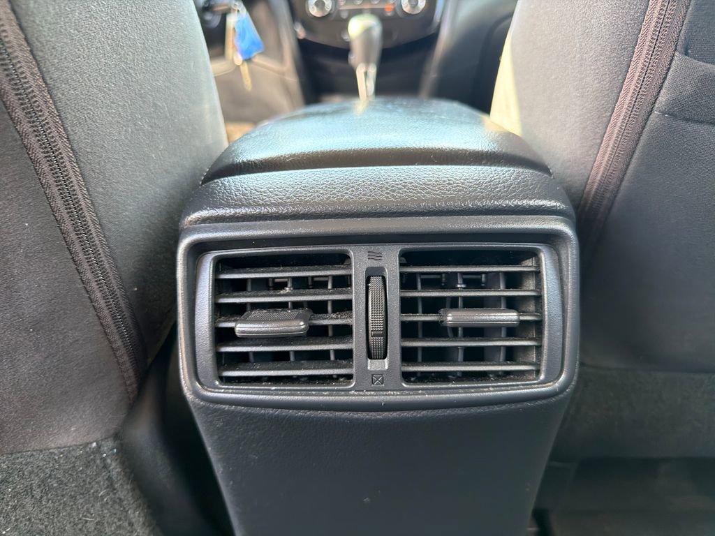 Used 2015 Nissan Rogue S image 22