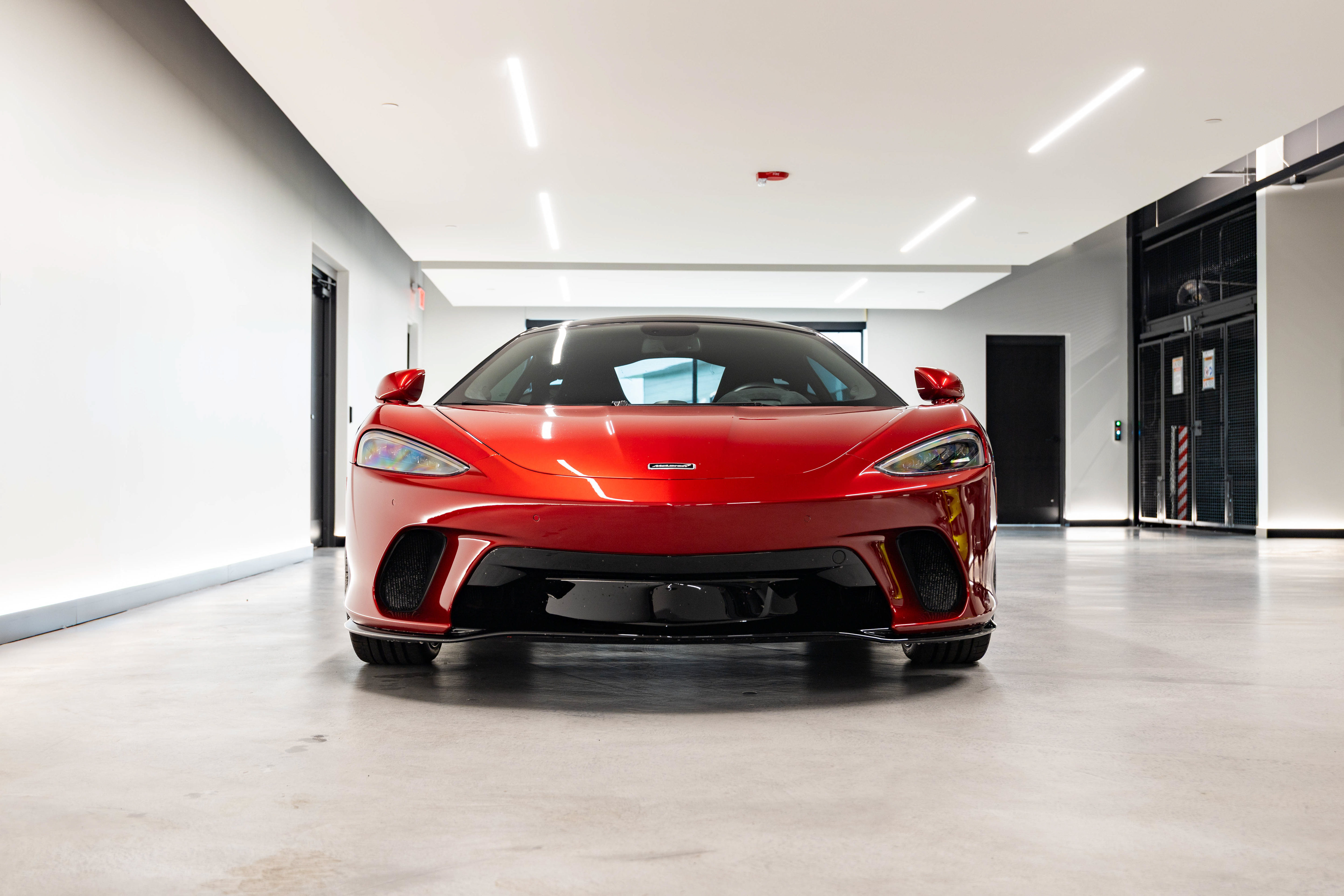 Used 2023 McLaren GT RWD image 2