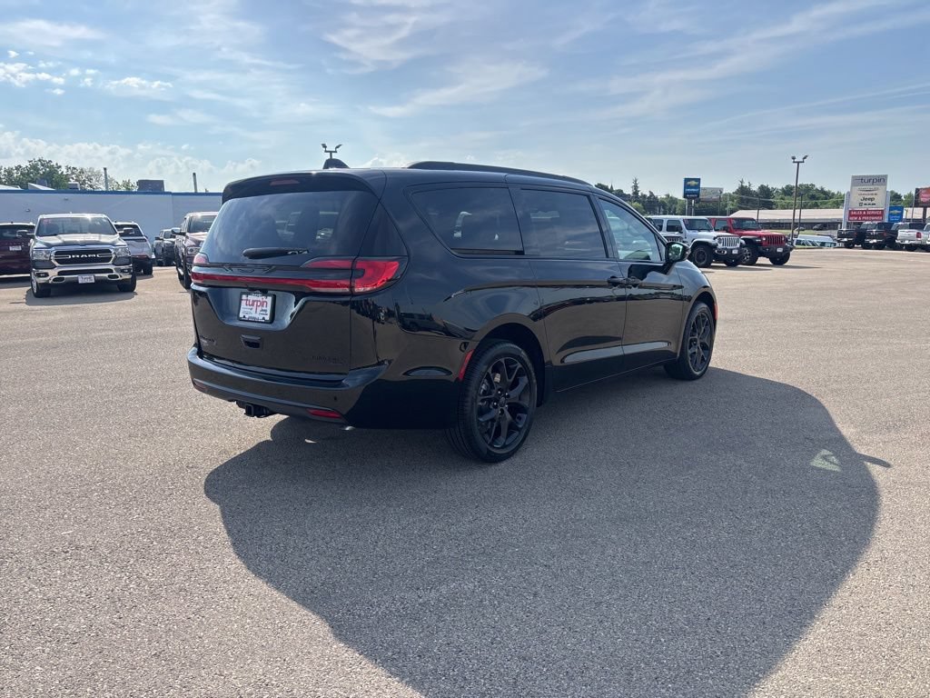 New 2027 Chrysler Pacifica Limited w/ S Appearance Package AWD/4WD image 5