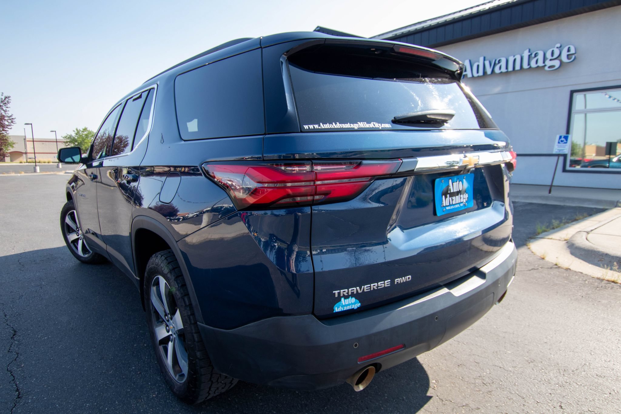 Used 2022 Chevrolet Traverse LT w/ LT Premium Package AWD/4WD image 9