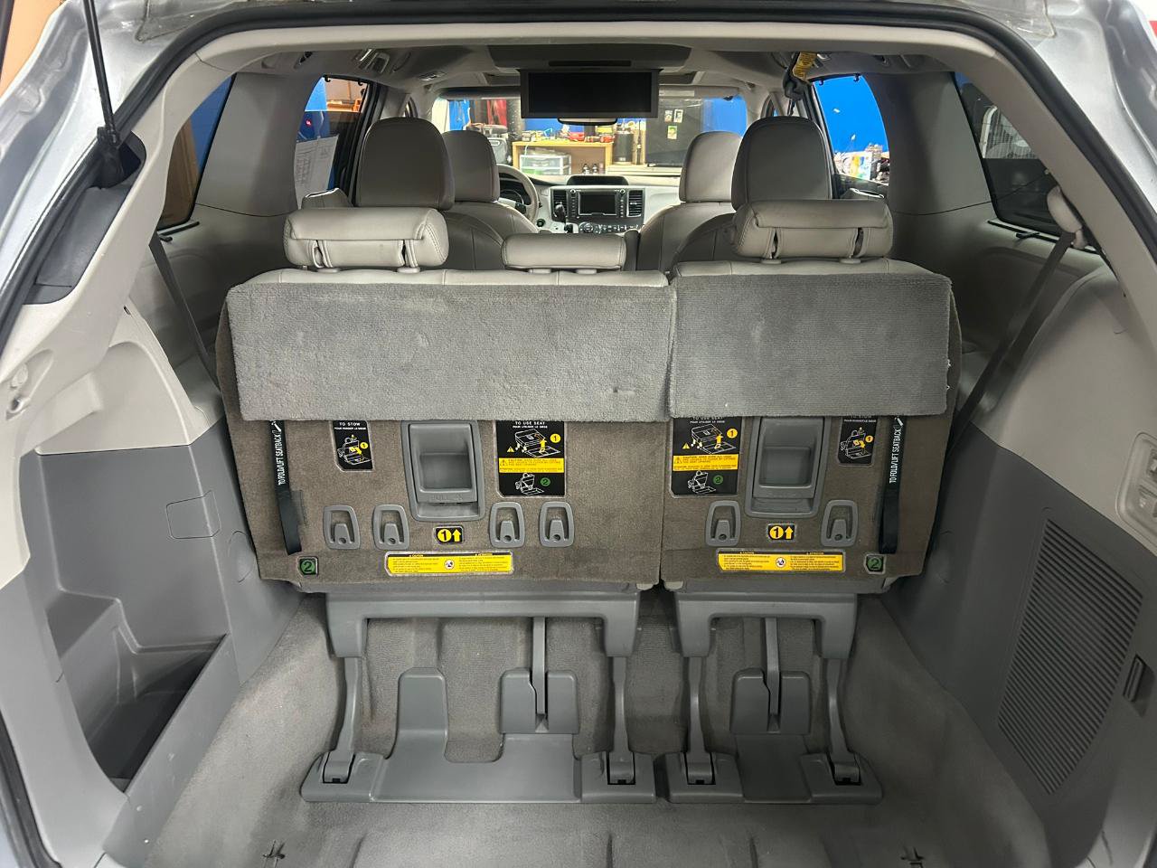 Used 2011 Toyota Sienna XLE w/ Premium Pkg AWD/4WD image 16