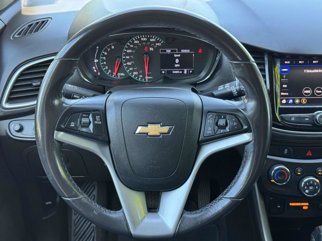 Used 2020 Chevrolet Trax LT w/ LT Convenience Package FWD image 11
