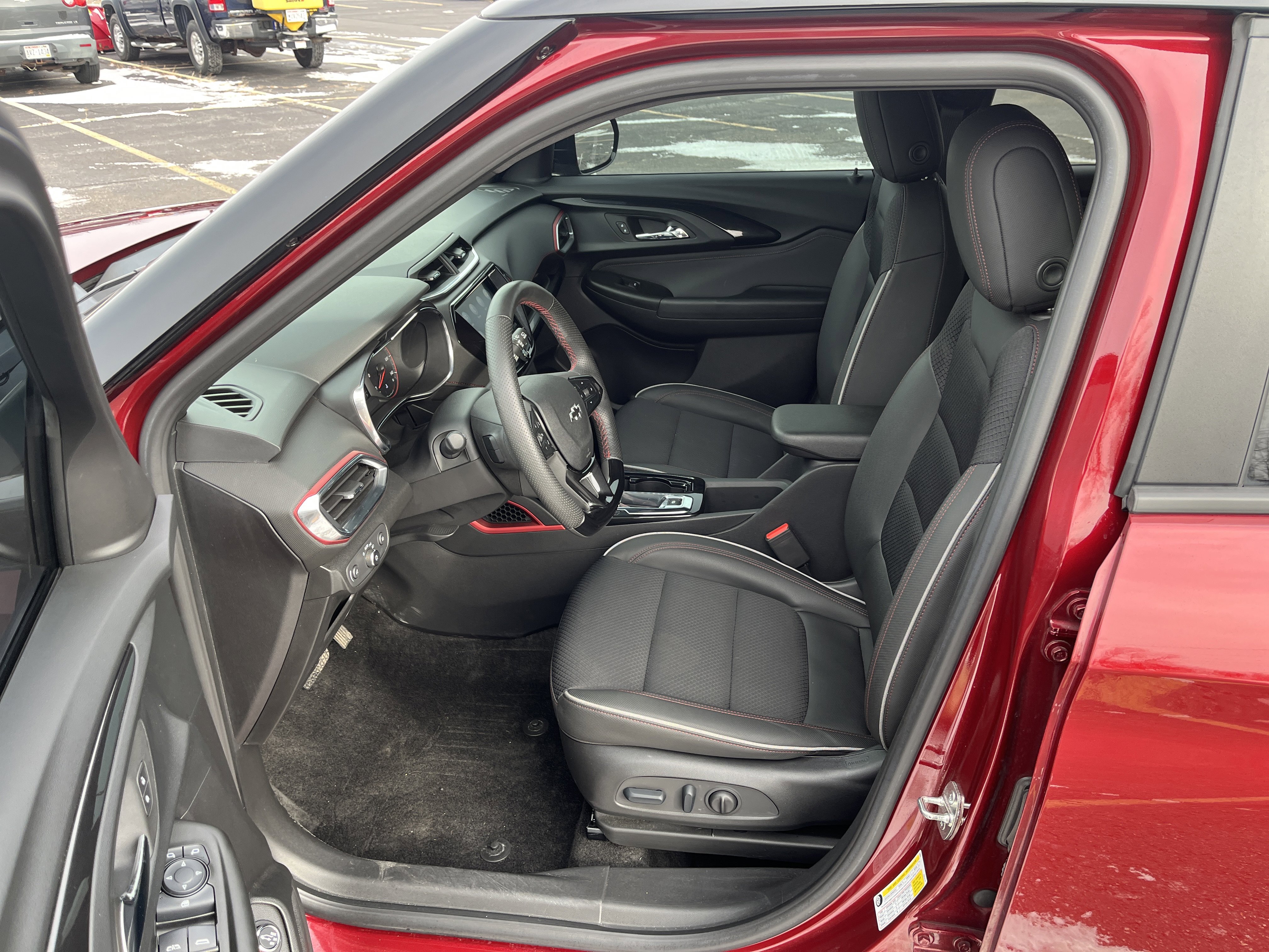 Used 2023 Chevrolet TrailBlazer RS w/ Sun and Liftgate Package image 9