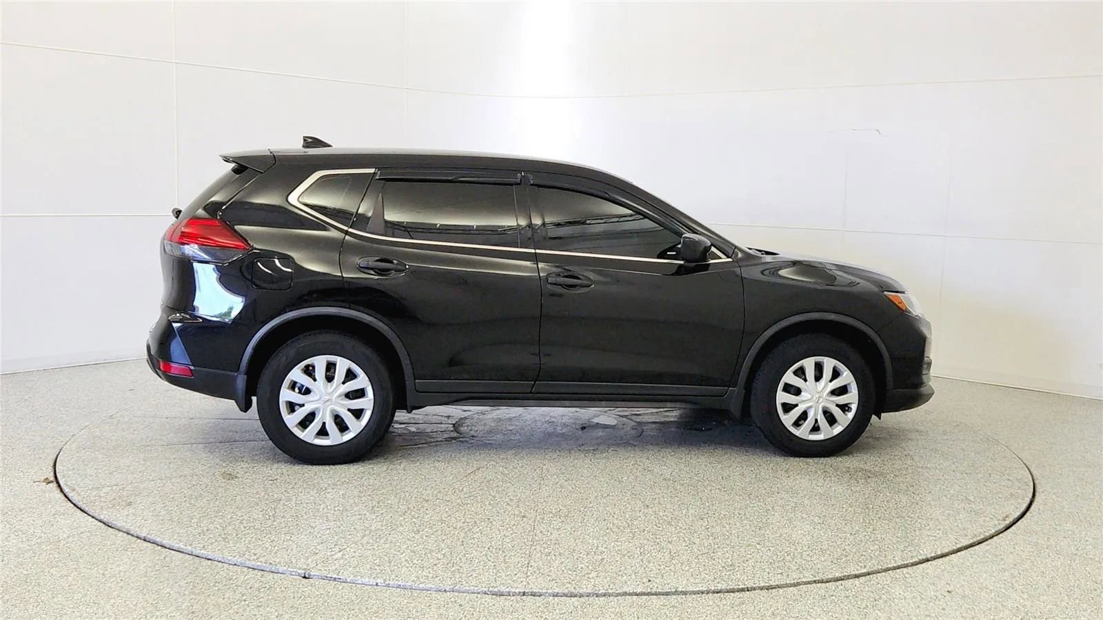 Used 2017 Nissan Rogue S AWD/4WD image 8
