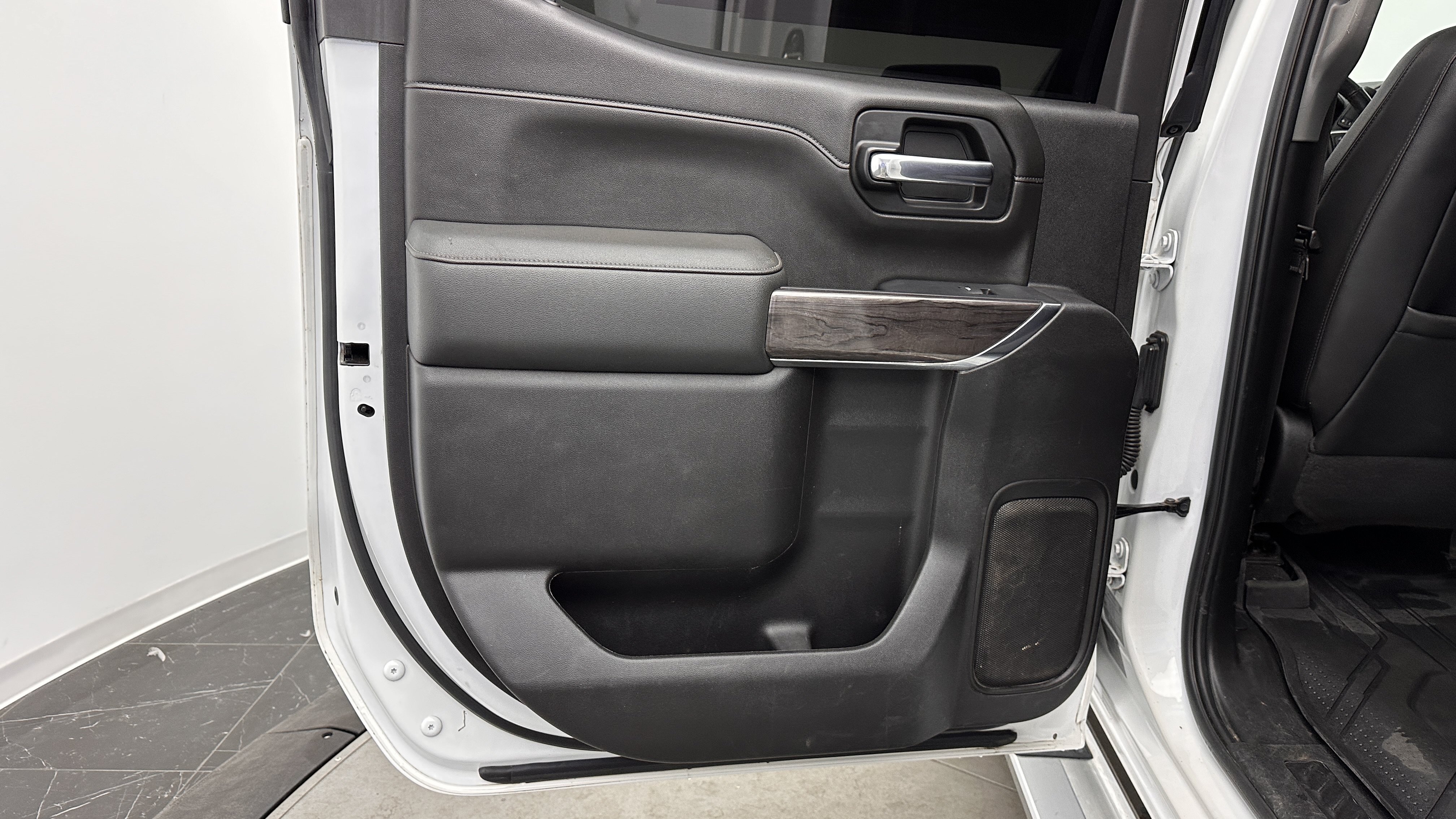 Used 2022 Chevrolet Silverado 1500 LTZ w/ LTZ Premium Package AWD/4WD image 23