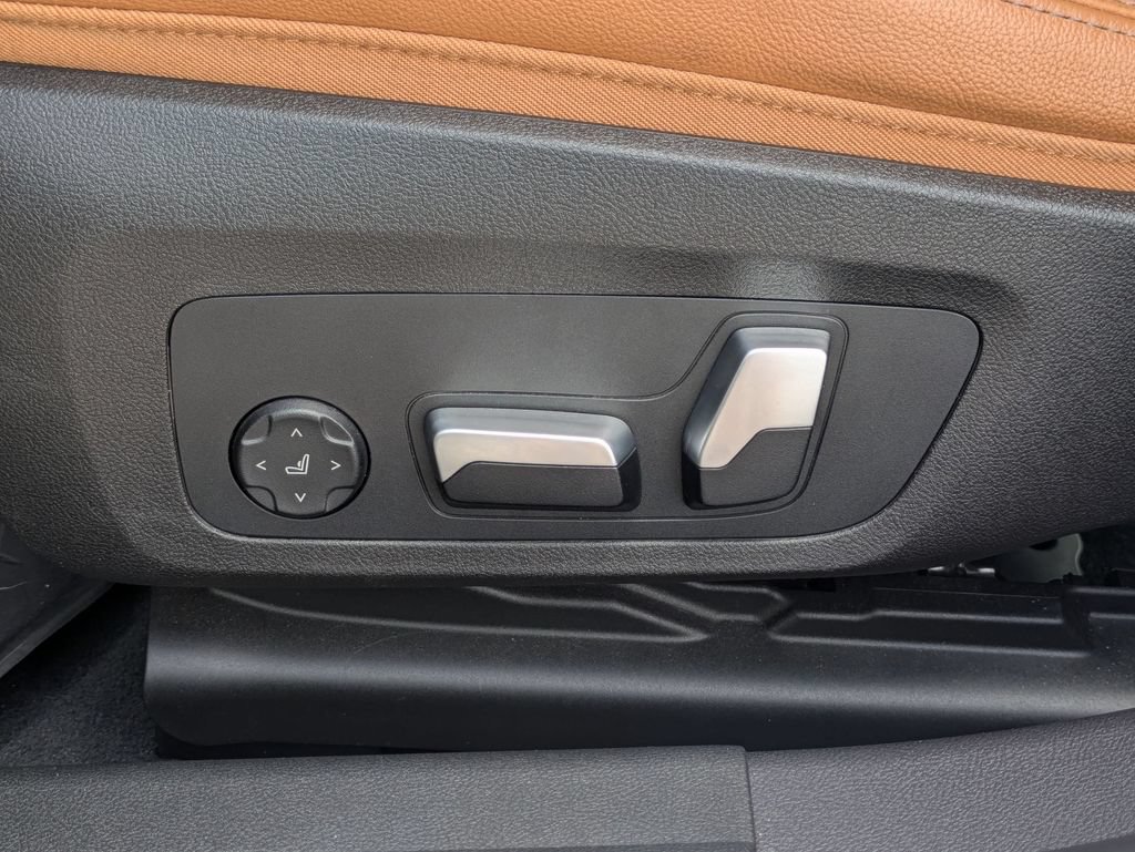 Used 2023 BMW 330i Sedan w/ Premium Package RWD image 15