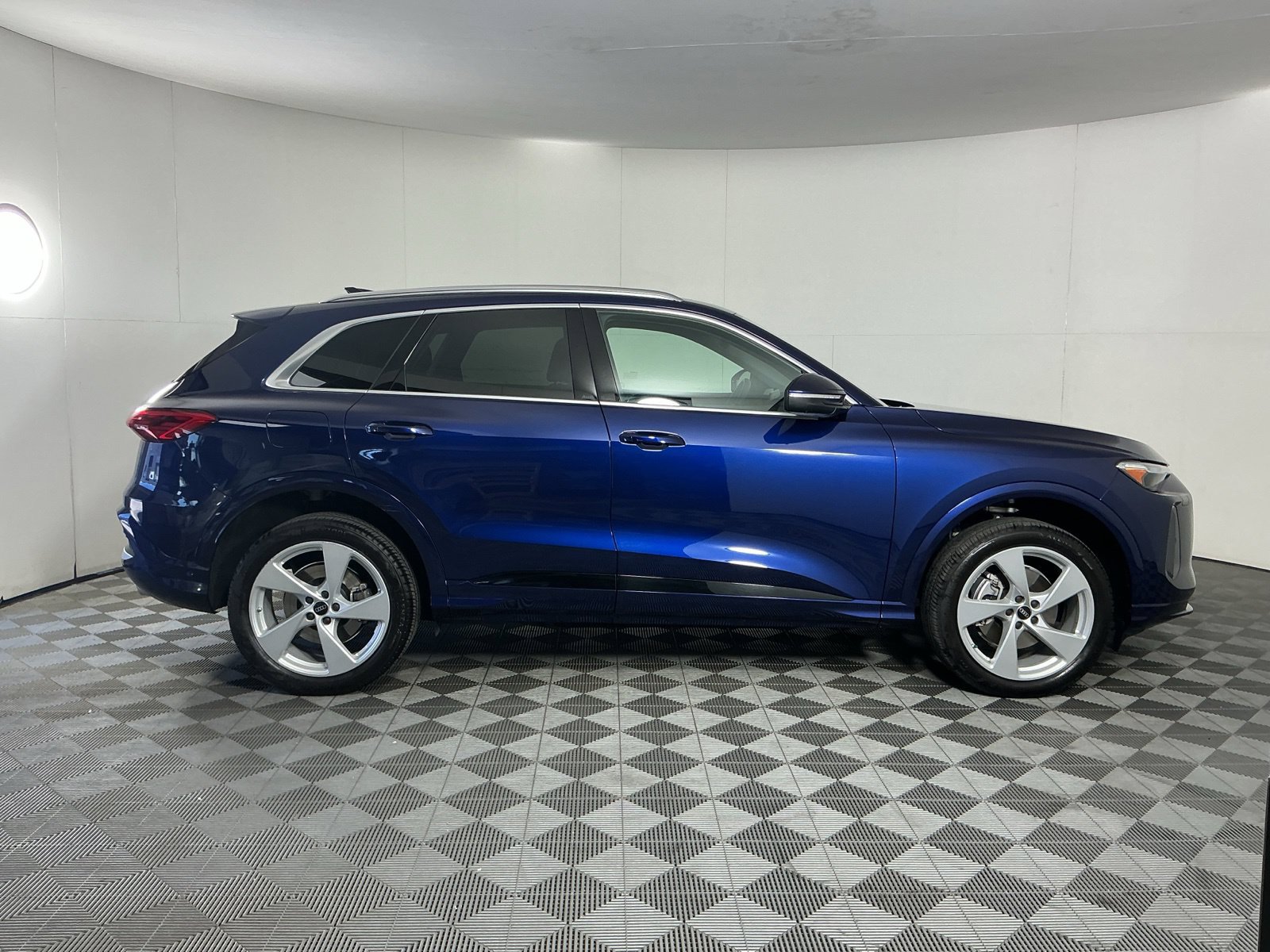 Used 2025 Audi Q5 Premium Plus w/ Premium Plus AWD/4WD image 9