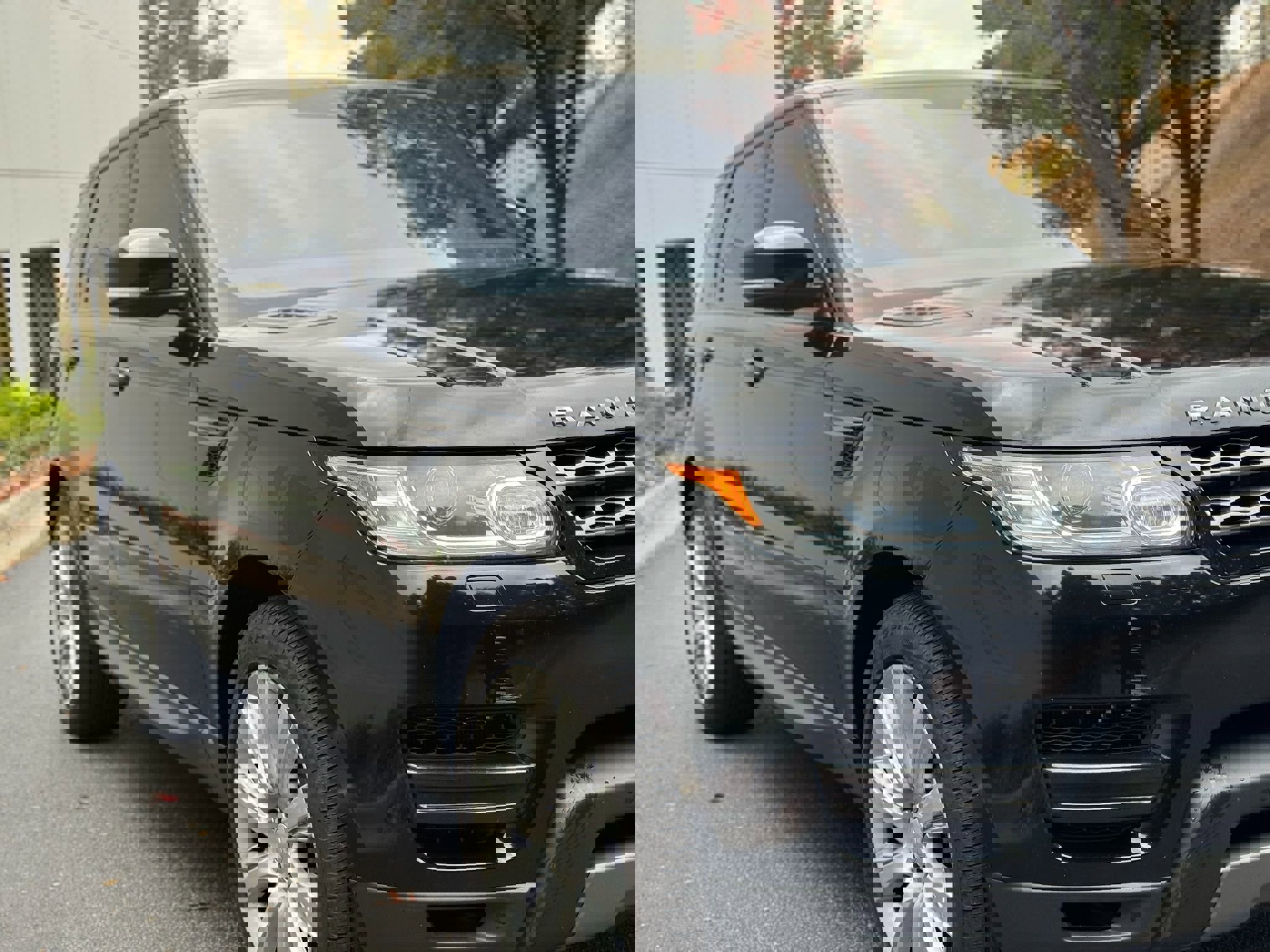 Used 2017 Land Rover Range Rover Sport SE image 13