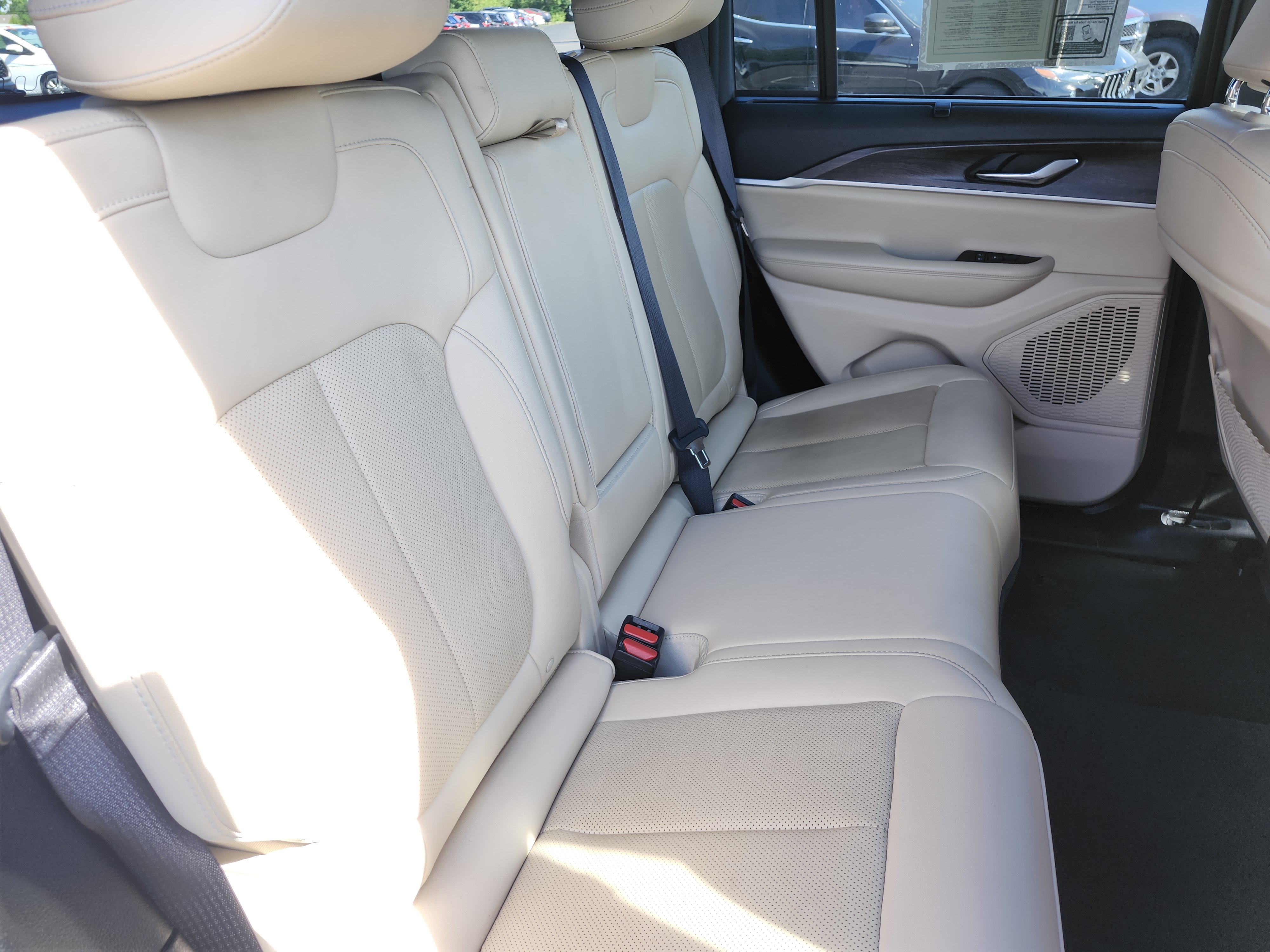 Used 2023 Jeep Grand Cherokee Limited w/ Luxury Tech Group II RWD image 20