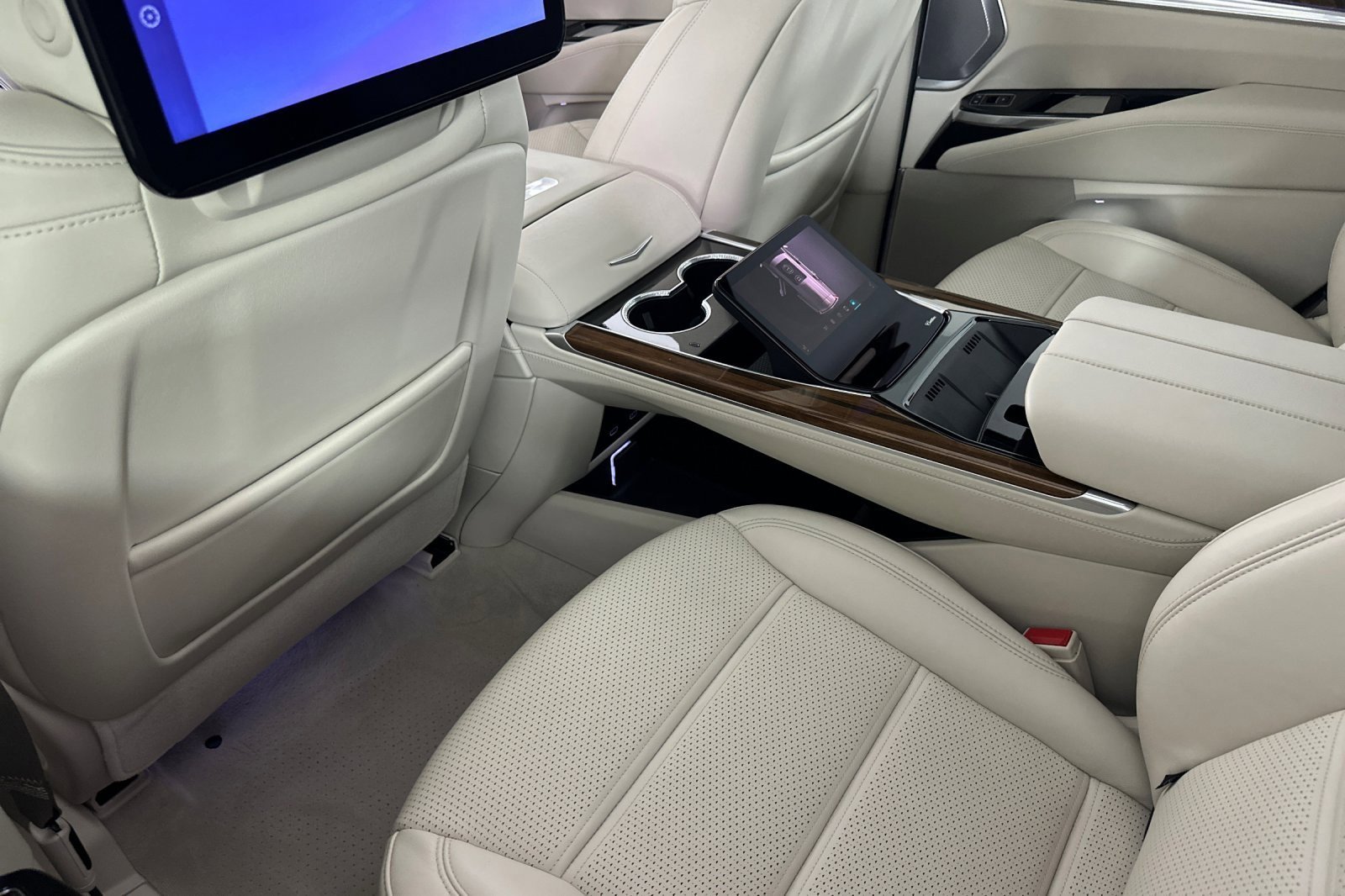 Used 2025 Cadillac Escalade Sport Platinum image 11