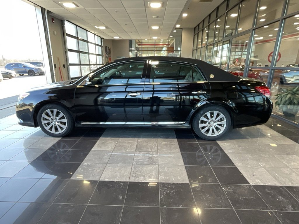 Used 2012 Toyota Avalon Limited image 4