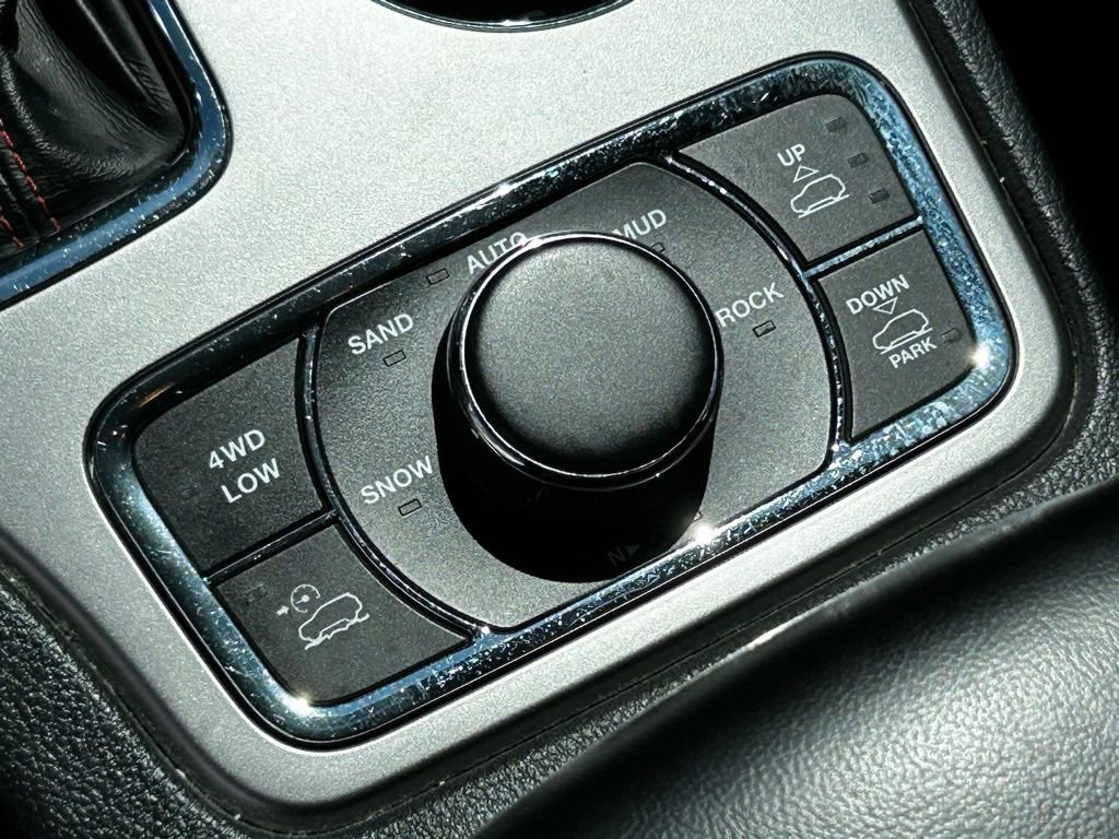 Used 2017 Jeep Grand Cherokee Trailhawk image 25