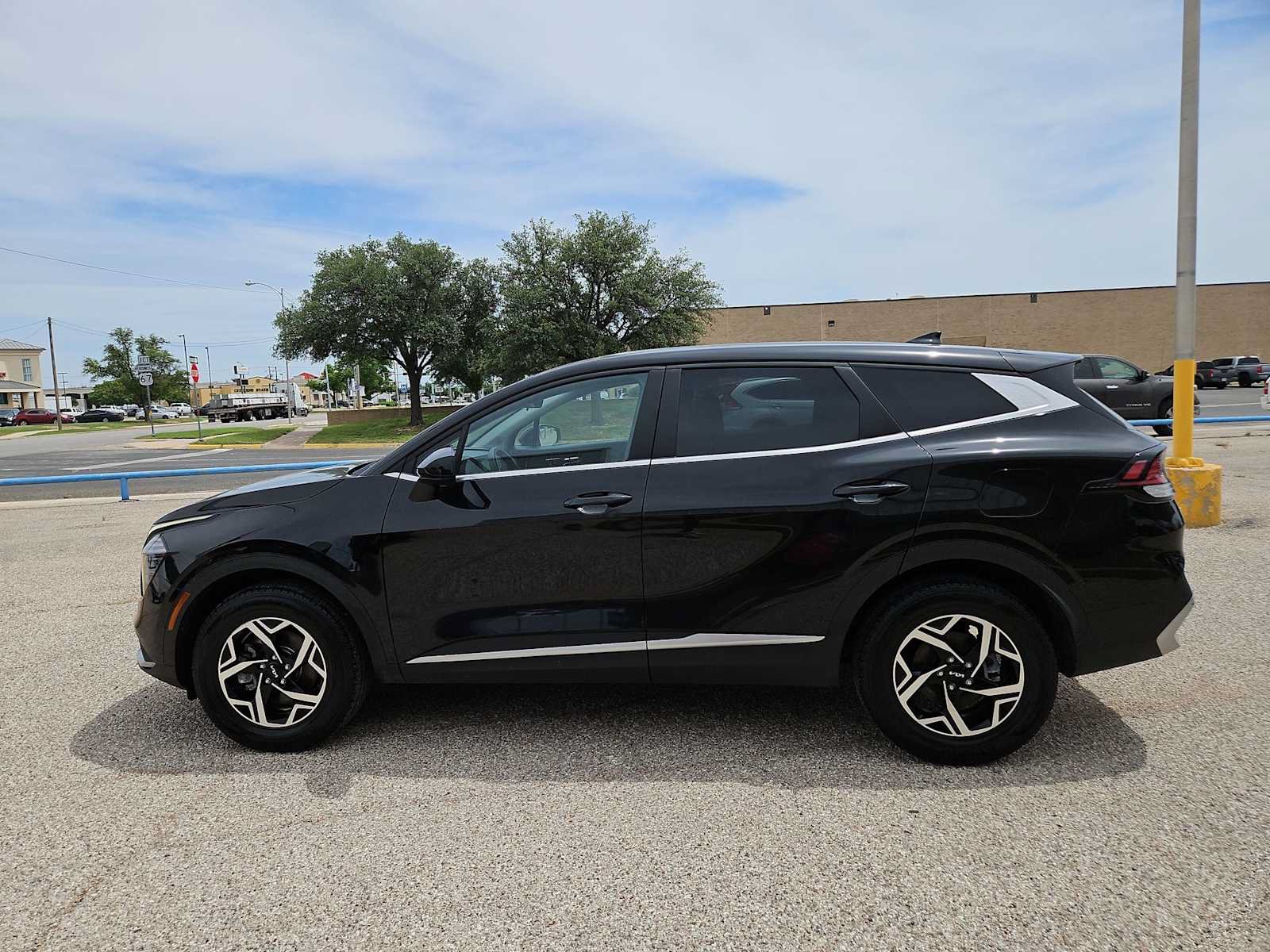 Used 2024 Kia Sportage LX AWD/4WD image 5