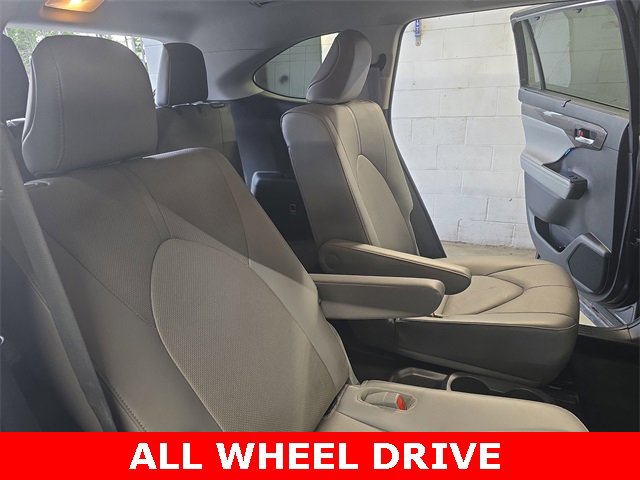 Used 2022 Toyota Highlander Limited image 11
