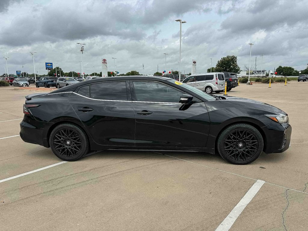 Used 2020 Nissan Maxima SR w/ Sport Mat Group FWD image 2