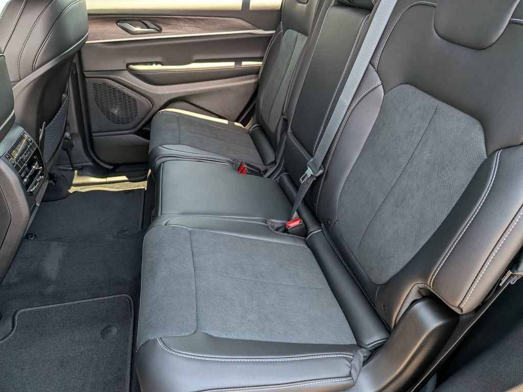 New 2026 Jeep Grand Cherokee L 2WD image 25
