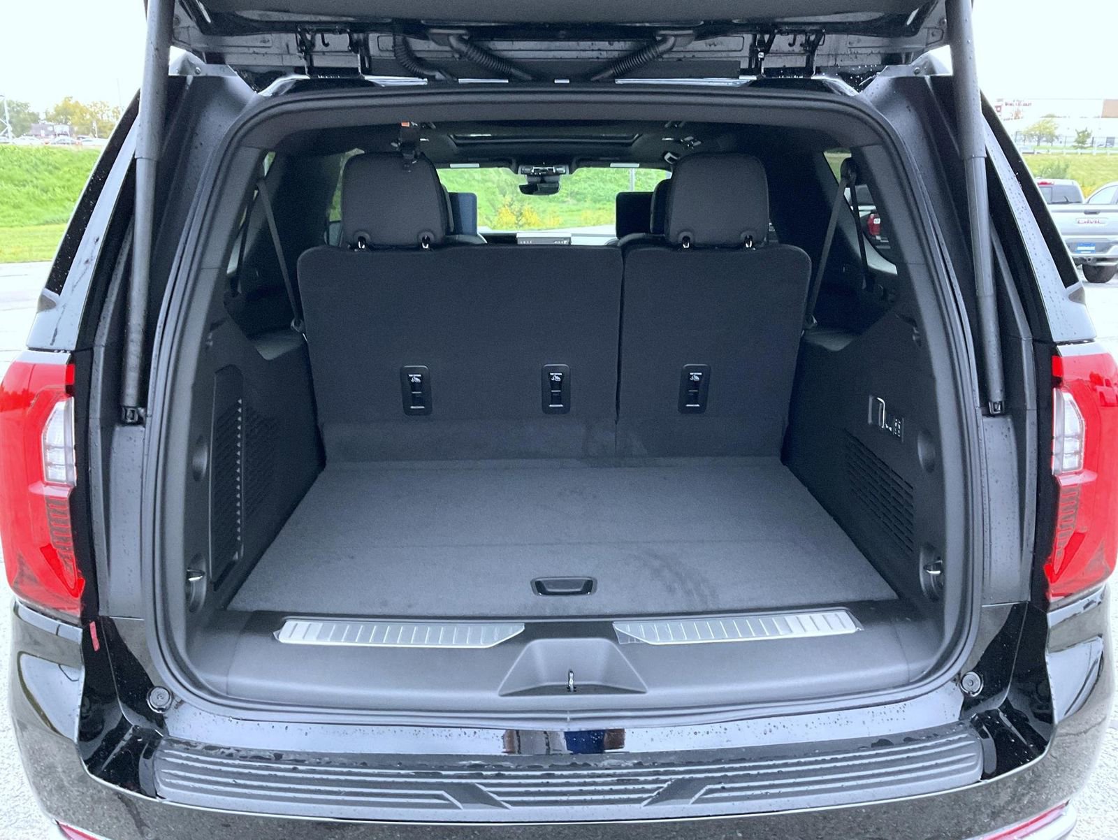 New 2026 GMC Yukon XL Denali w/ Denali Reserve Package image 24