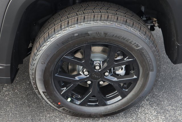 New 2025 Jeep Grand Cherokee Altitude image 26