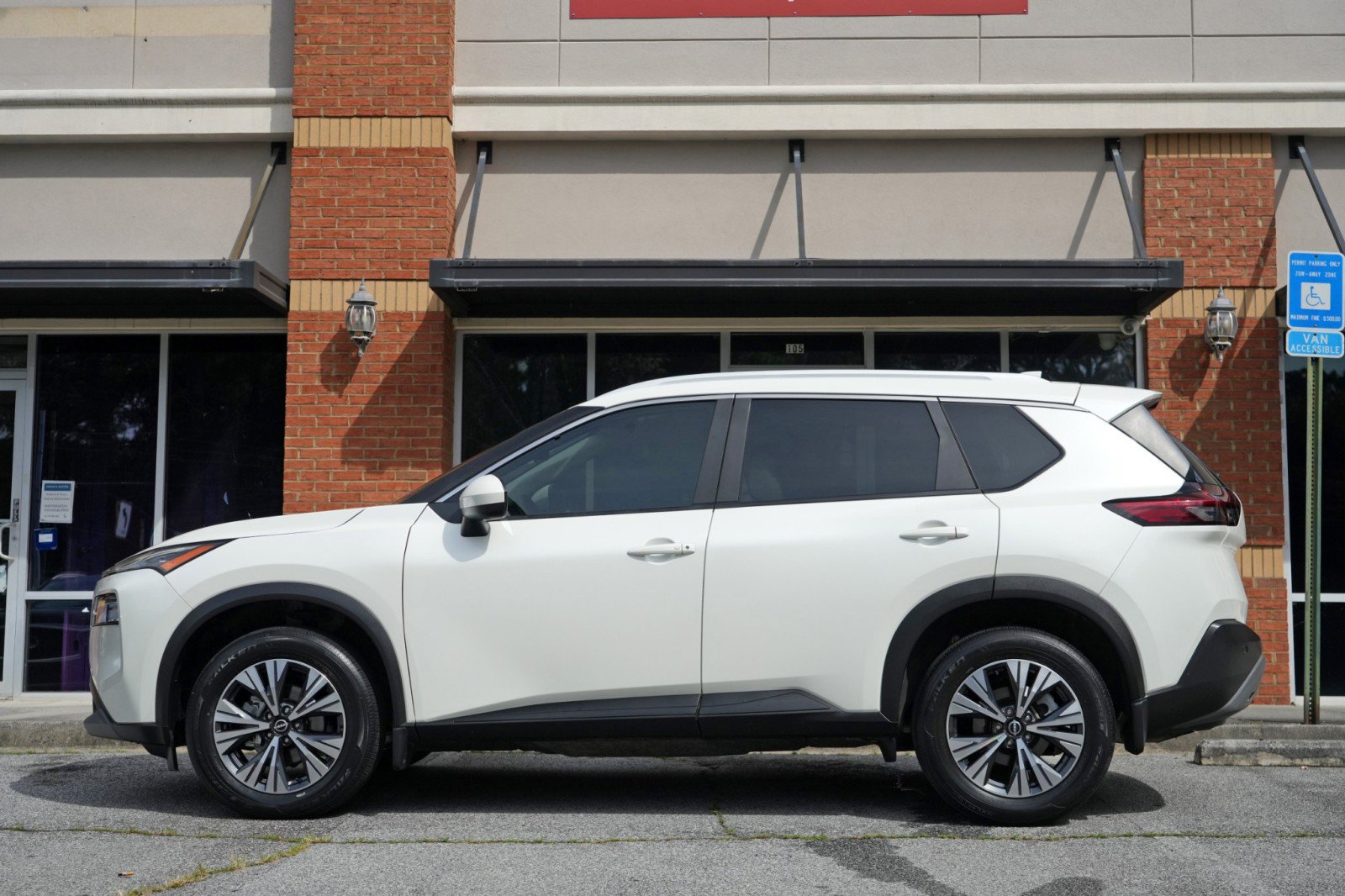 Used 2023 Nissan Rogue SV w/ SV Premium B Package FWD image 8