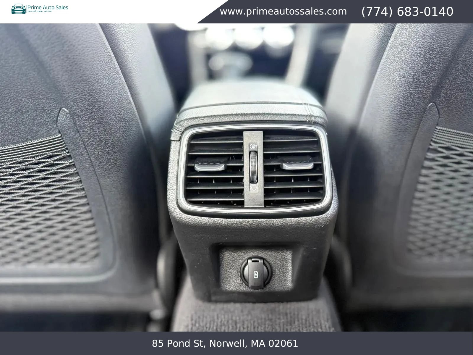 Used 2019 Genesis G70 2.0T Advanced RWD image 29