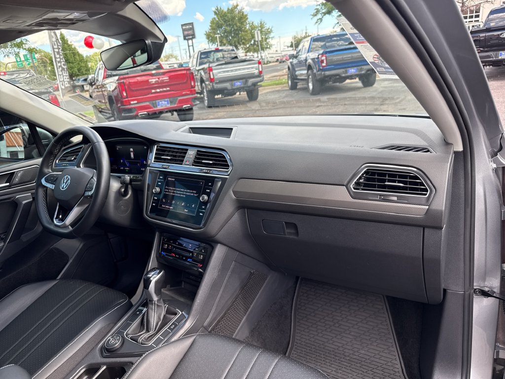 Used 2023 Volkswagen Tiguan SE AWD/4WD image 31