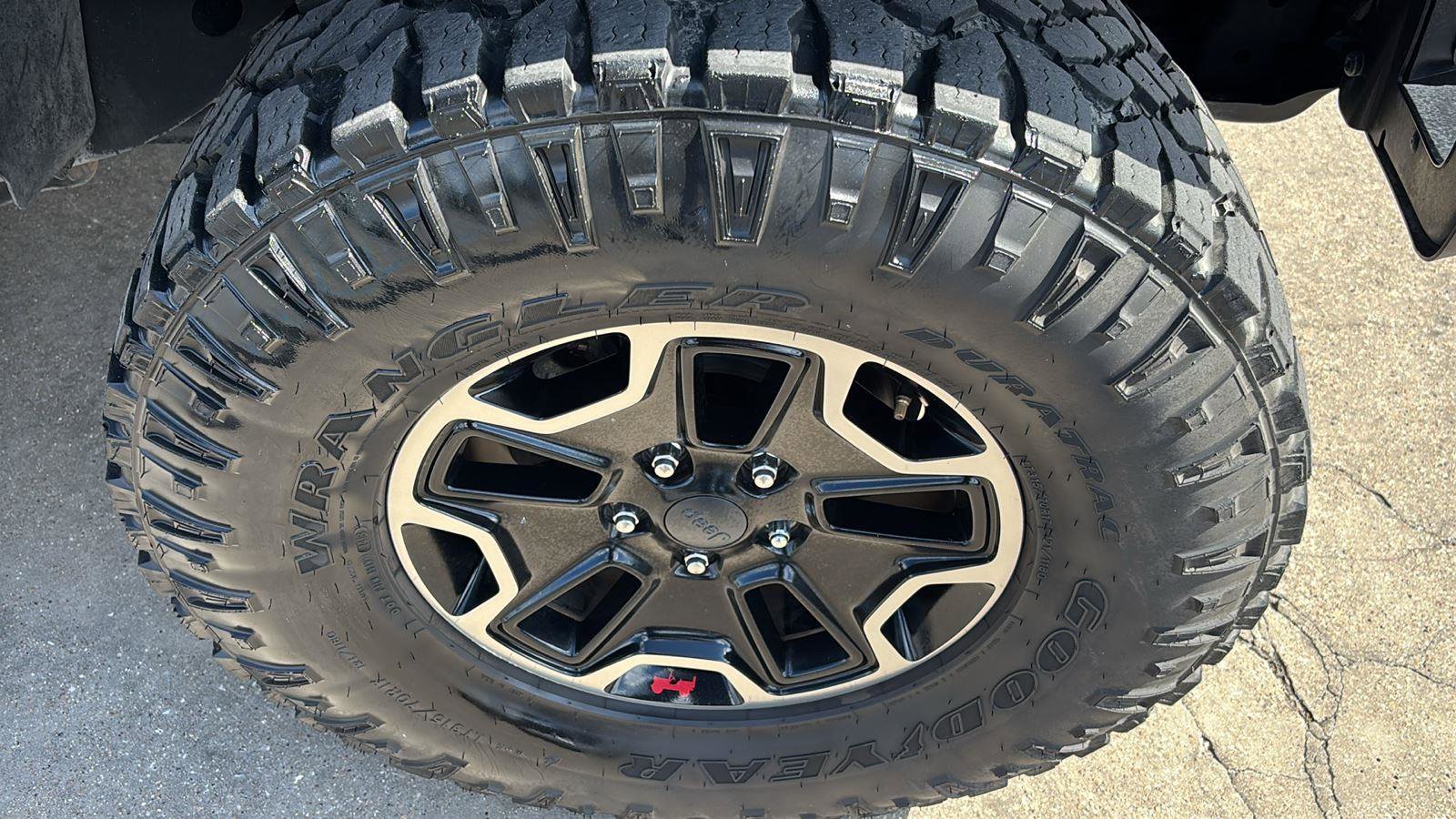 Used 2017 Jeep Wrangler Unlimited Rubicon AWD/4WD image 9