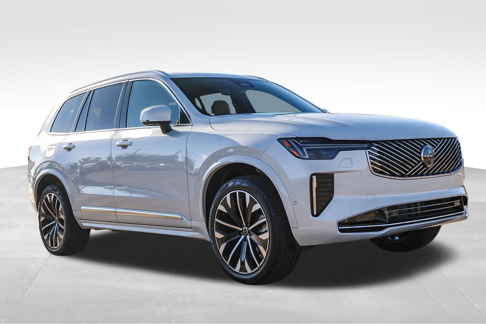 Used 2026 Volvo XC90 B5 Plus w/ Protection Package AWD/4WD image 3