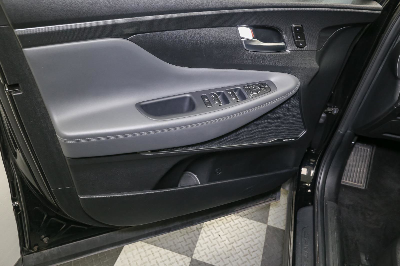 Used 2023 Hyundai Santa Fe Limited image 41