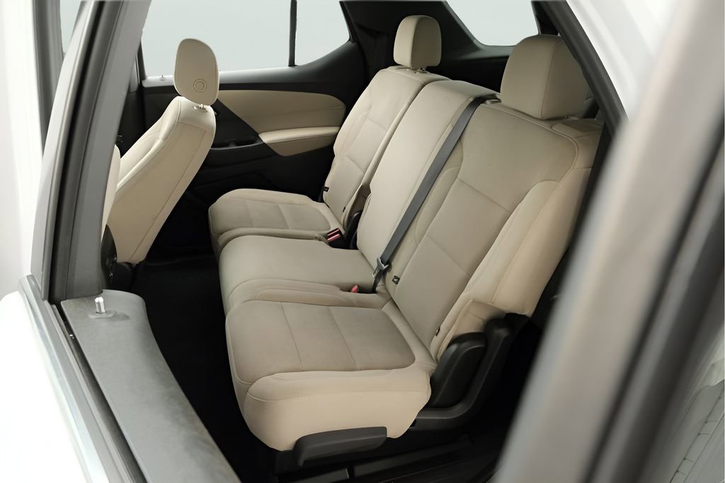 Used 2023 Chevrolet Traverse LS FWD image 25