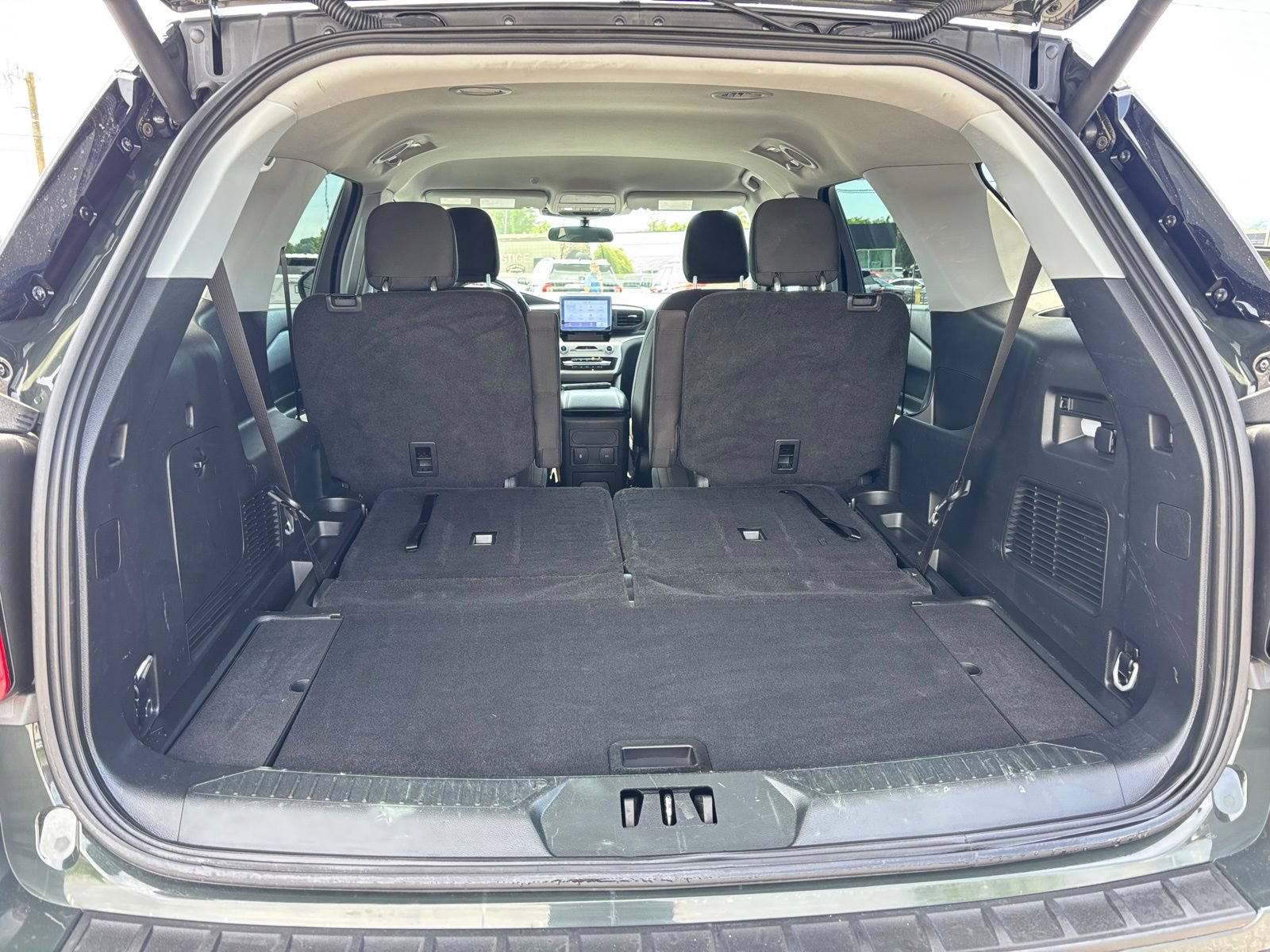 Used 2023 Ford Explorer XLT AWD/4WD image 22