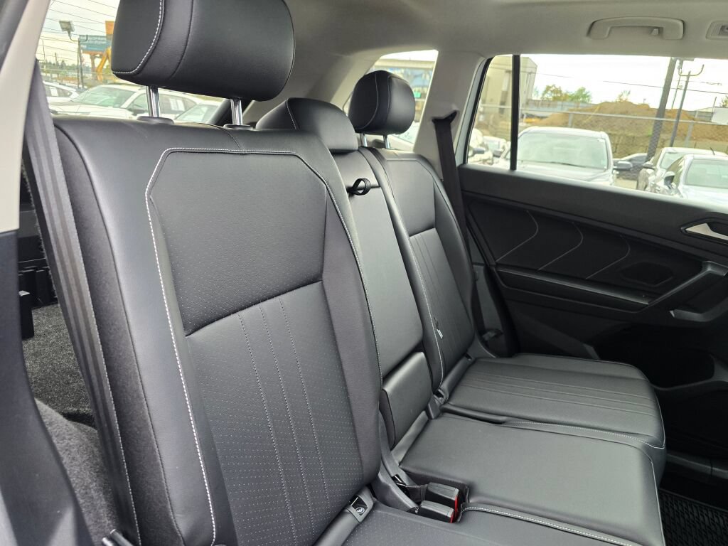 Used 2022 Volkswagen Tiguan SE AWD/4WD image 14