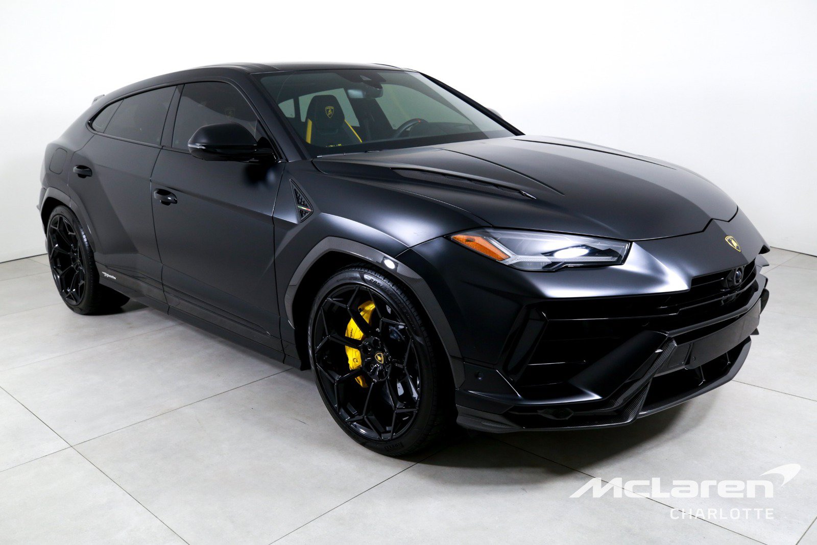Used 2024 Lamborghini Urus Performante AWD/4WD image 3