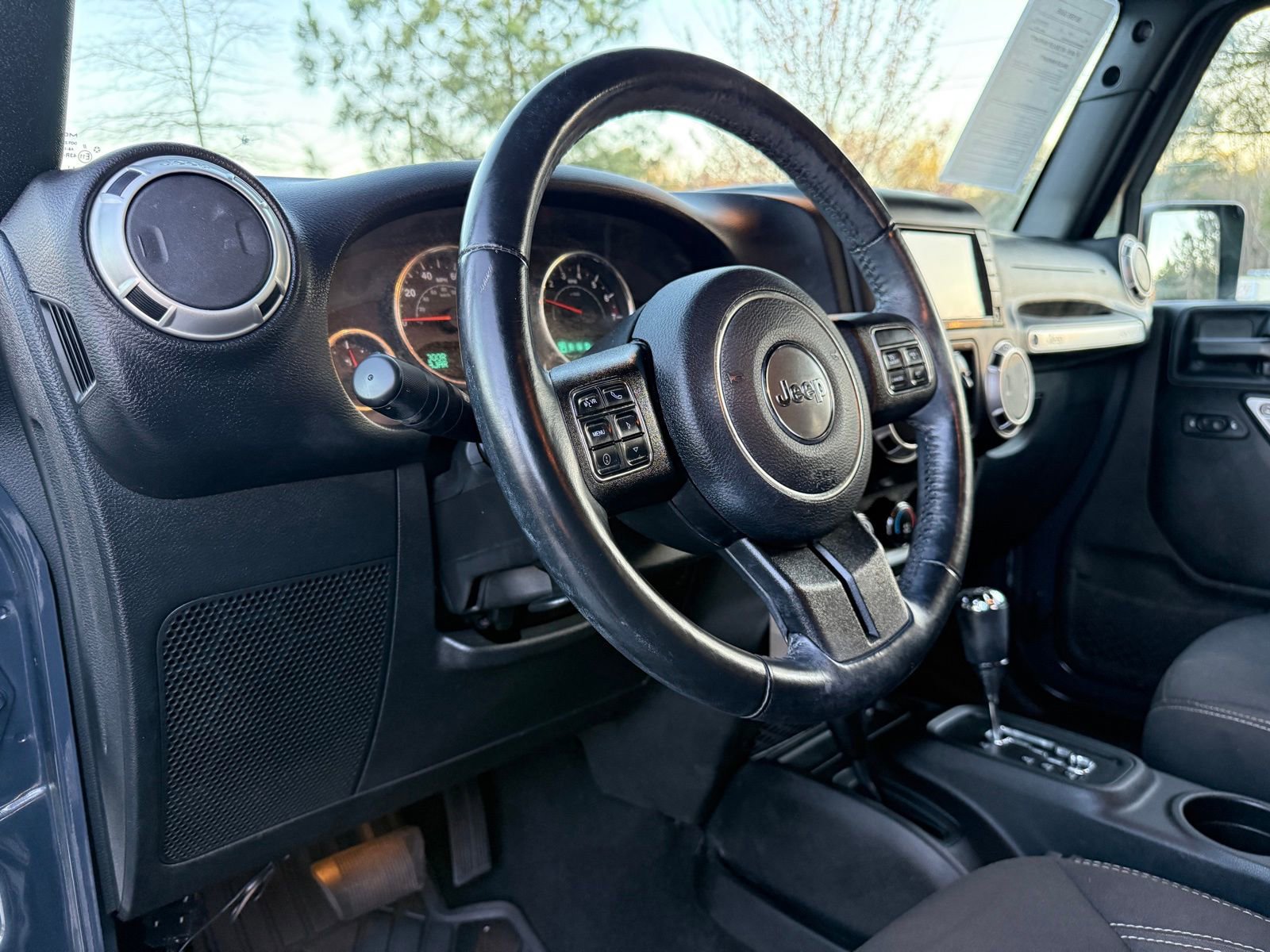 Used 2016 Jeep Wrangler Unlimited Sahara w/ Connectivity Group image 21